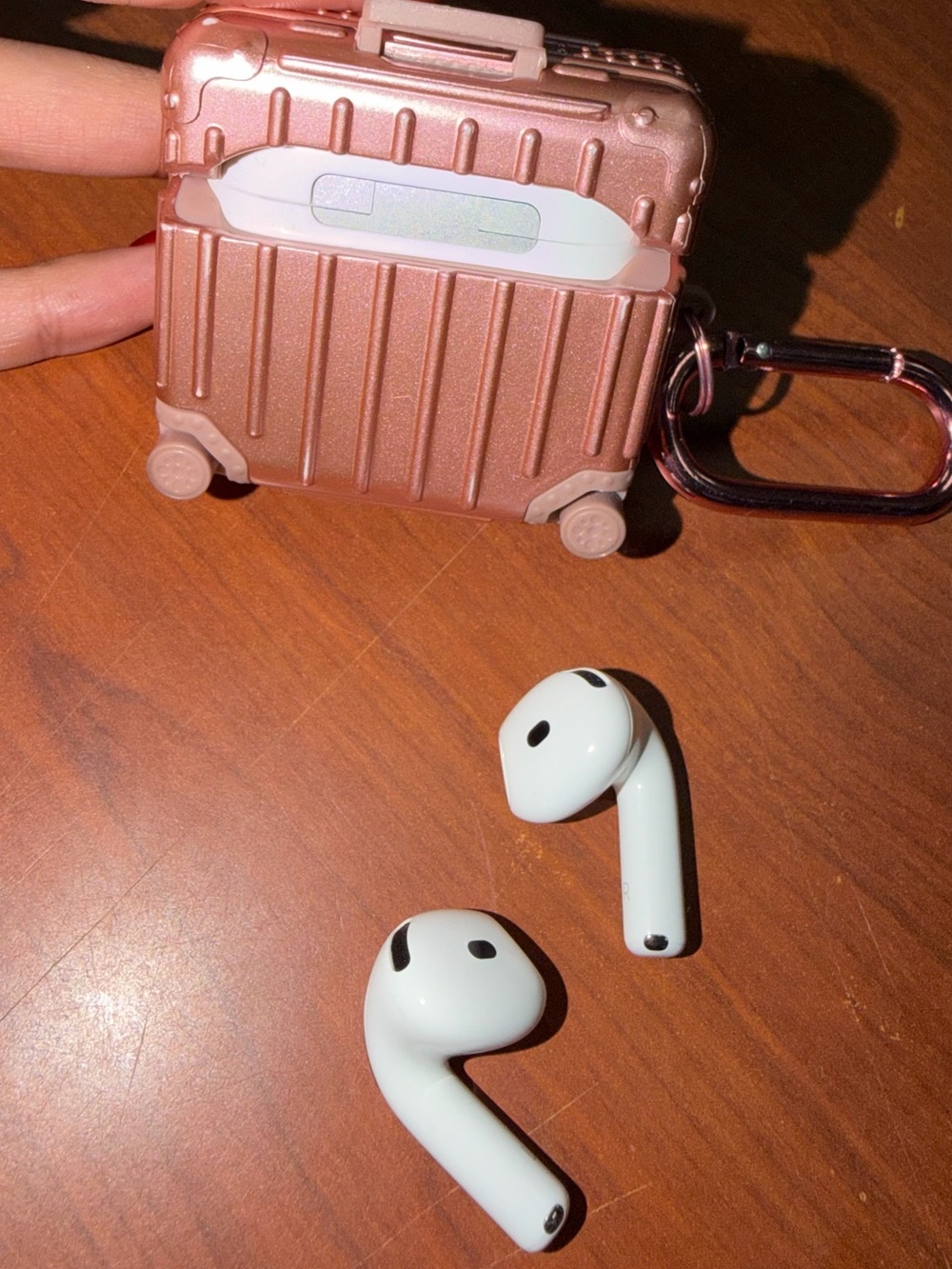 Apple Airpods 4 with Noise Cancellation and Pink Case - Picture 9 of 11